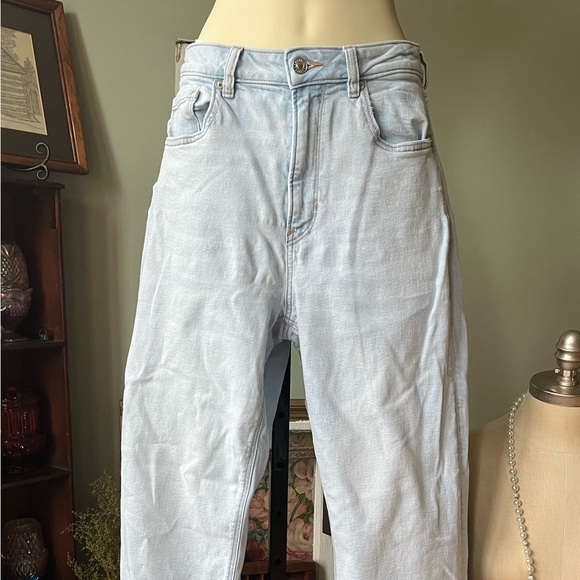 AMERICAN EAGLE HIGH RISE BOYFRIEND JEANS SIZE 12 - Picture 1 of 12
